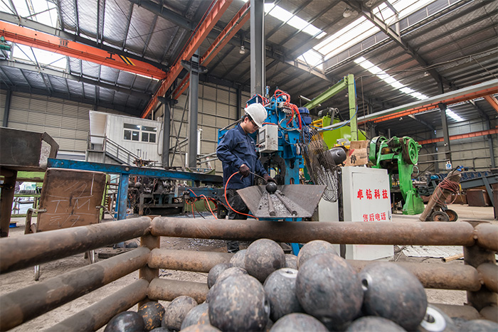 桦甸网架配件-螺栓球加工车间